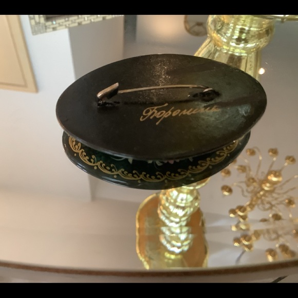 Beautiful vintage pin. One of a kind pretty floral - Picture 2 of 3